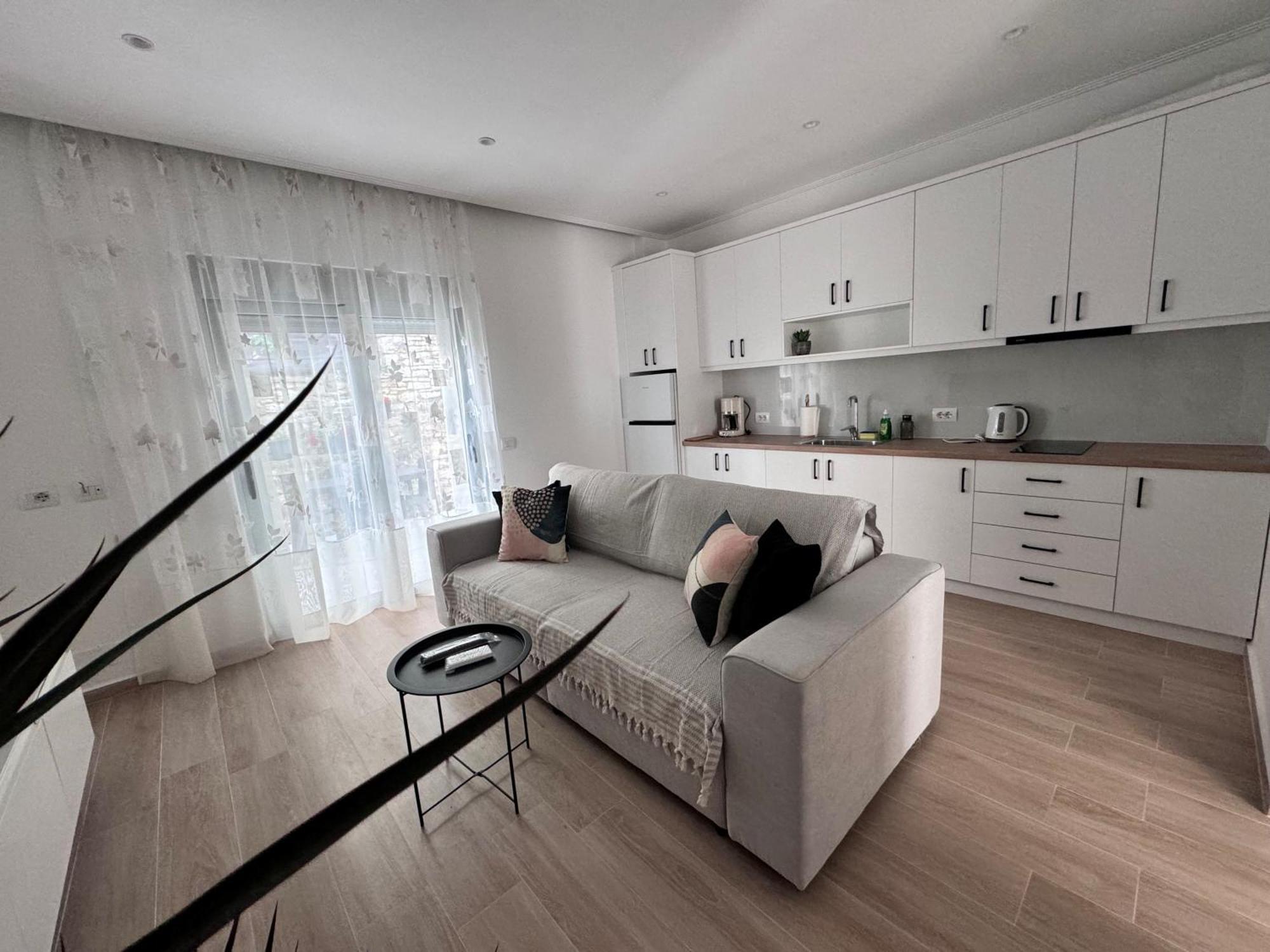 Sunset Hill Apartments Sarandë Esterno foto