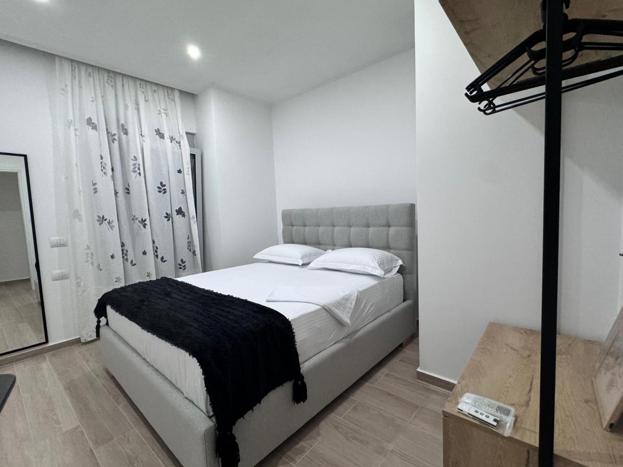 Sunset Hill Apartments Sarandë Esterno foto