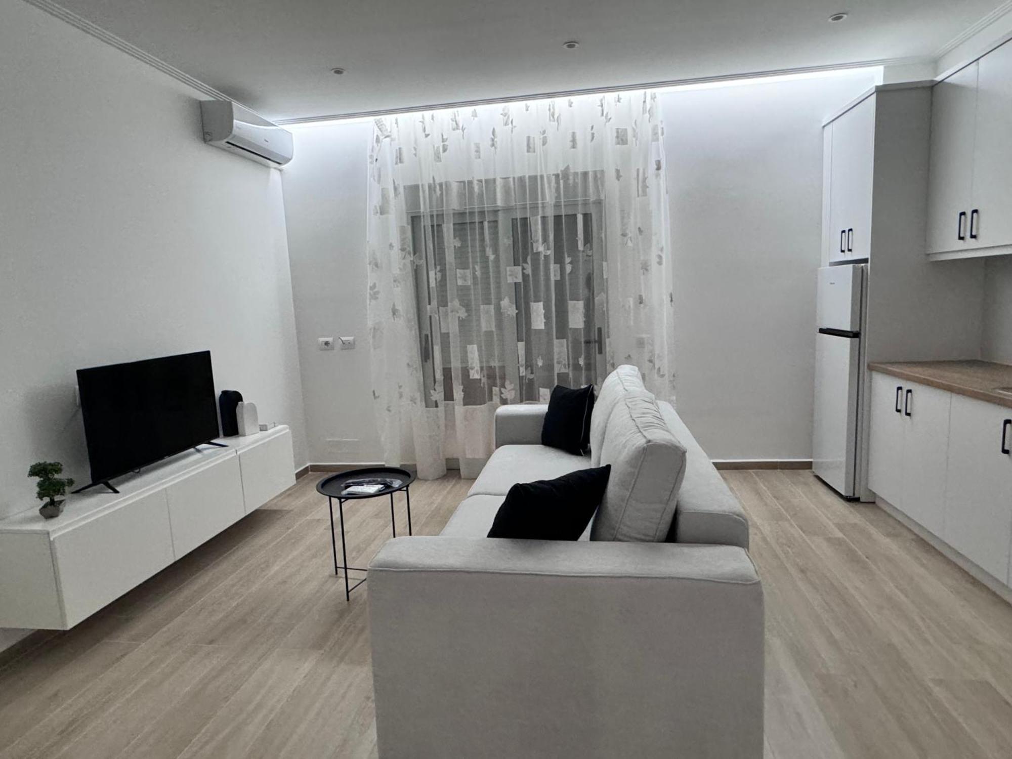 Sunset Hill Apartments Sarandë Esterno foto